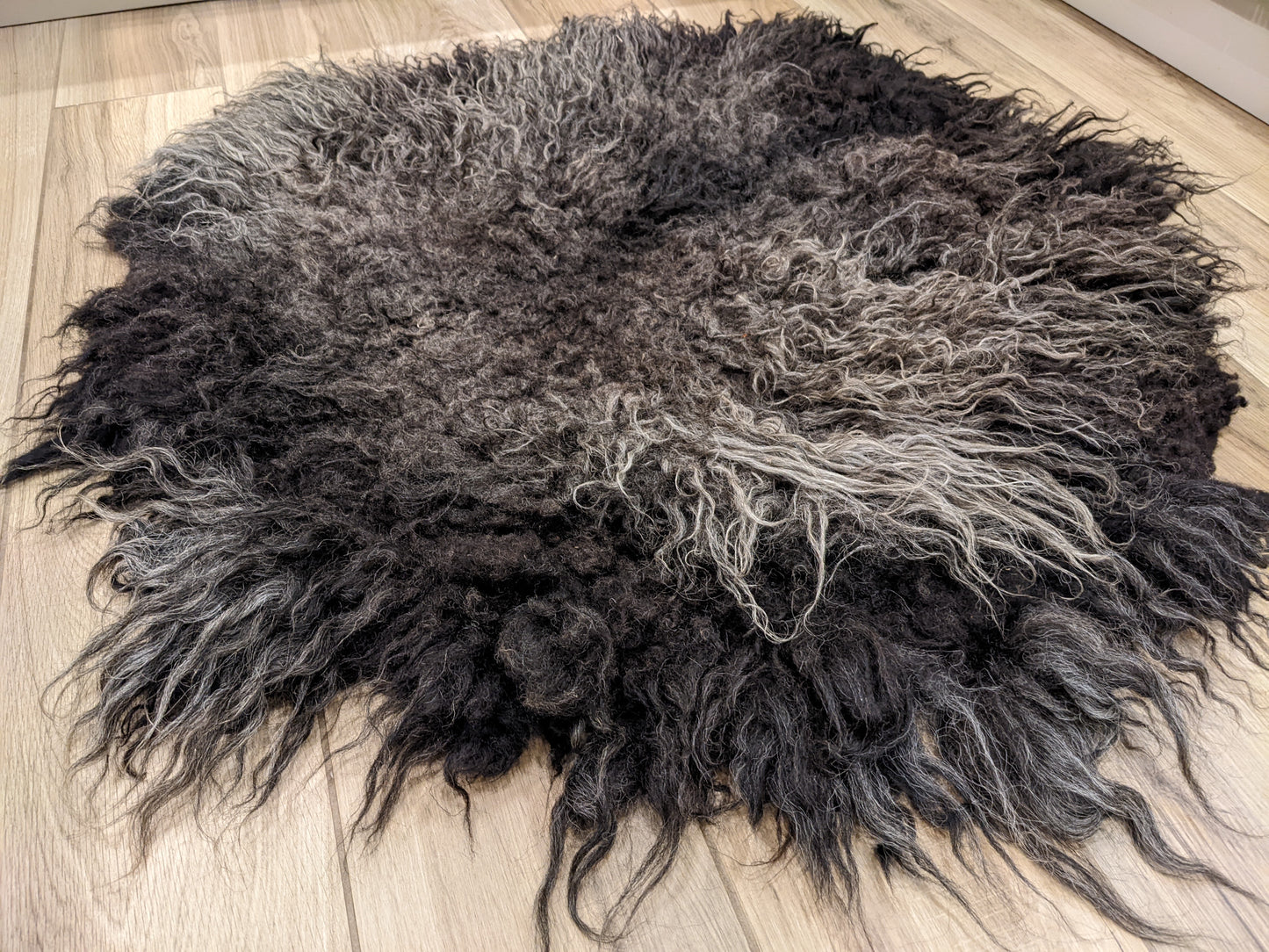 Distinctive long-locked black & grey medium rug